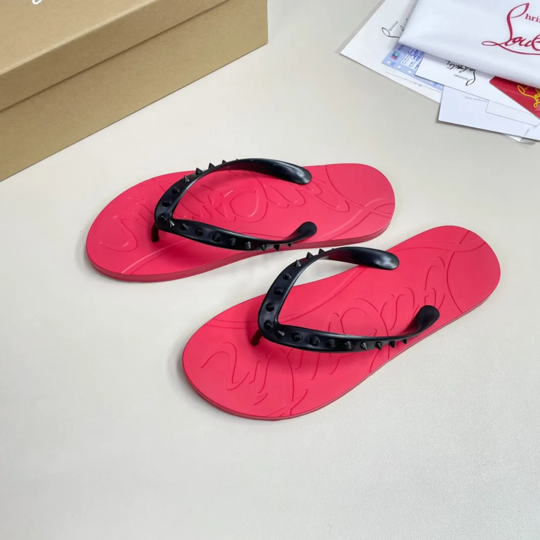 [CL red sole shoes] P: 260💰 size 38-45 Men's classic slippers, made on the official website 1:1, the original factory specializes in original materials ➖ OEM production ➖ Original ultra-light anti-slip outsole. Super fashionable and super comfortable, handsome on the feet, a must-have for men in summer! !